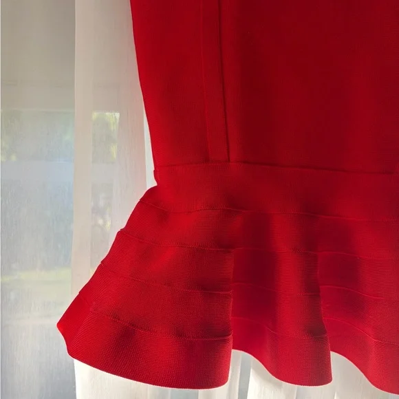 Elegant Red Sleeveless Dress - Picture 3 of 4